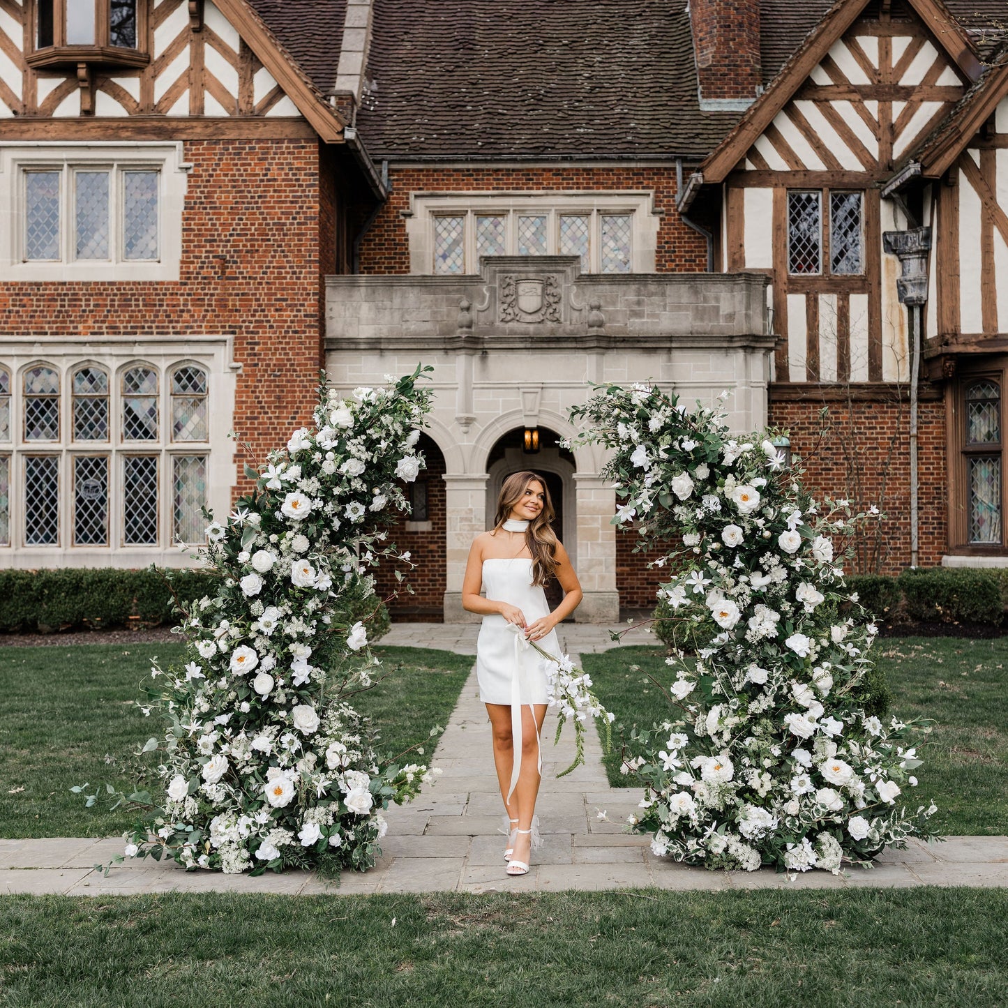 The Angeline Floral Pillars