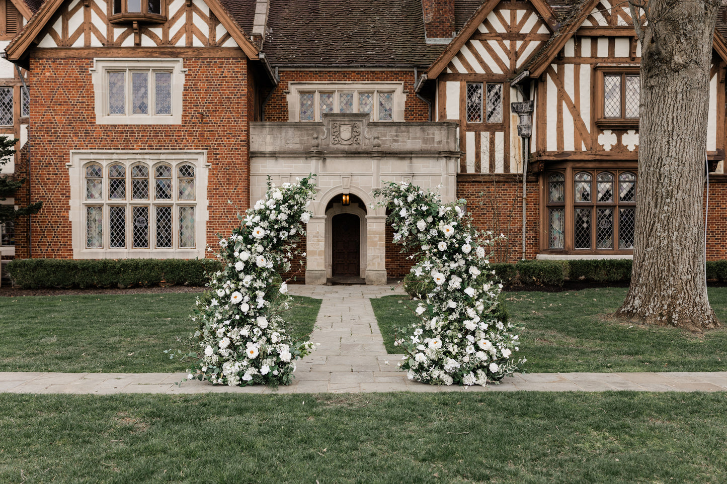 The Angeline Floral Pillars