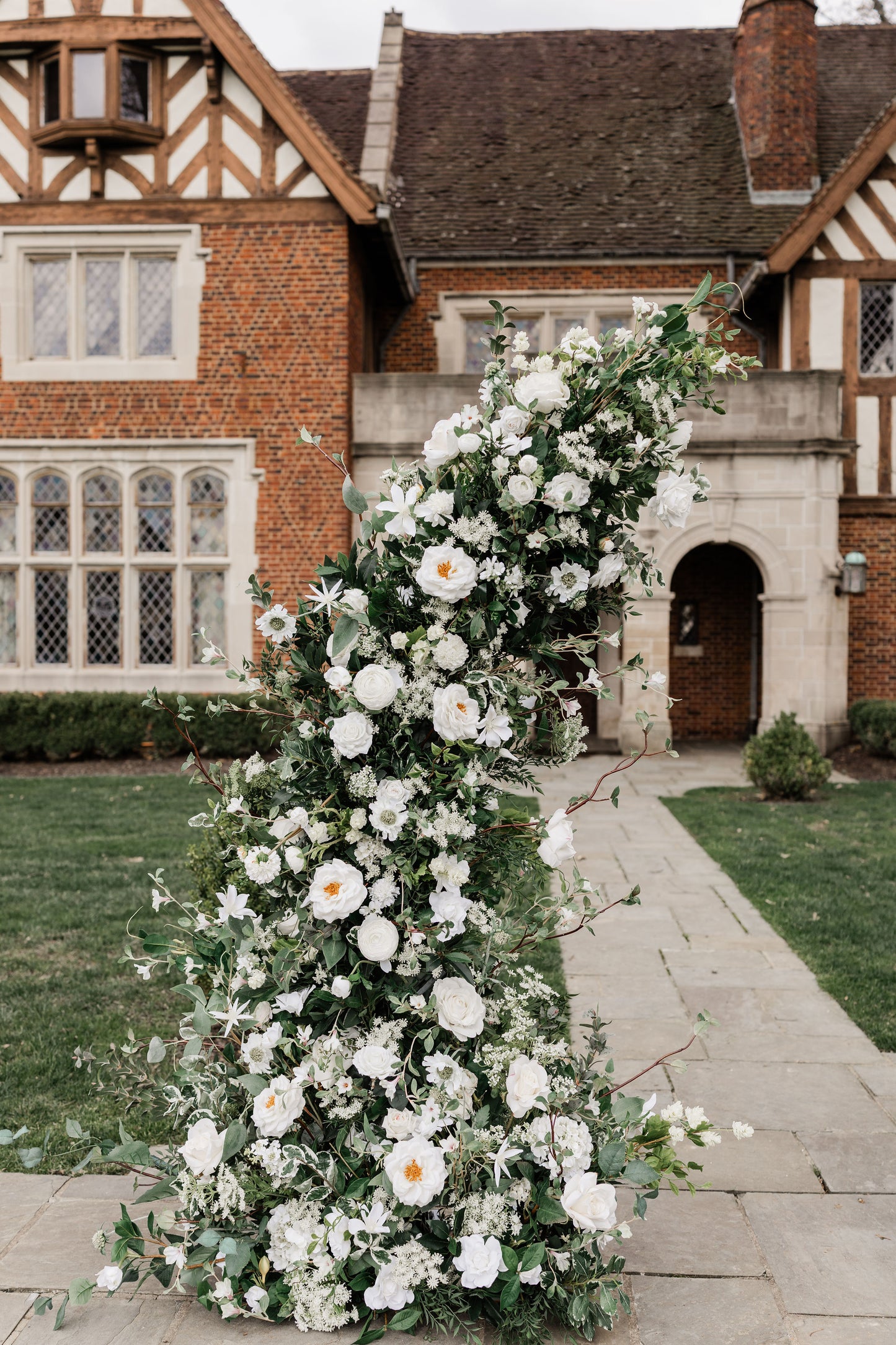 The Angeline Floral Pillars